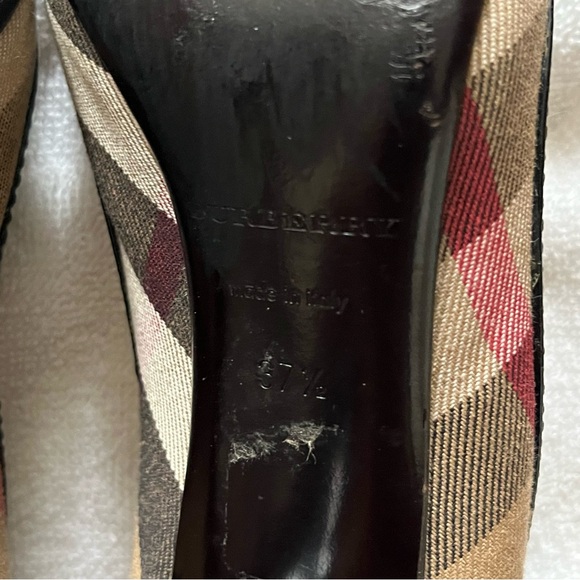 Burberry Black, White, & Beige Plaid W/ Patent Leather Trim Detail Heels Sz 37.5 - Picture 8 of 10
